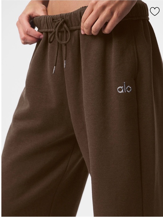 ALO Yoga Pants - NWT Alo Yoga Accolade Straight Leg Sweatpant - Espresso